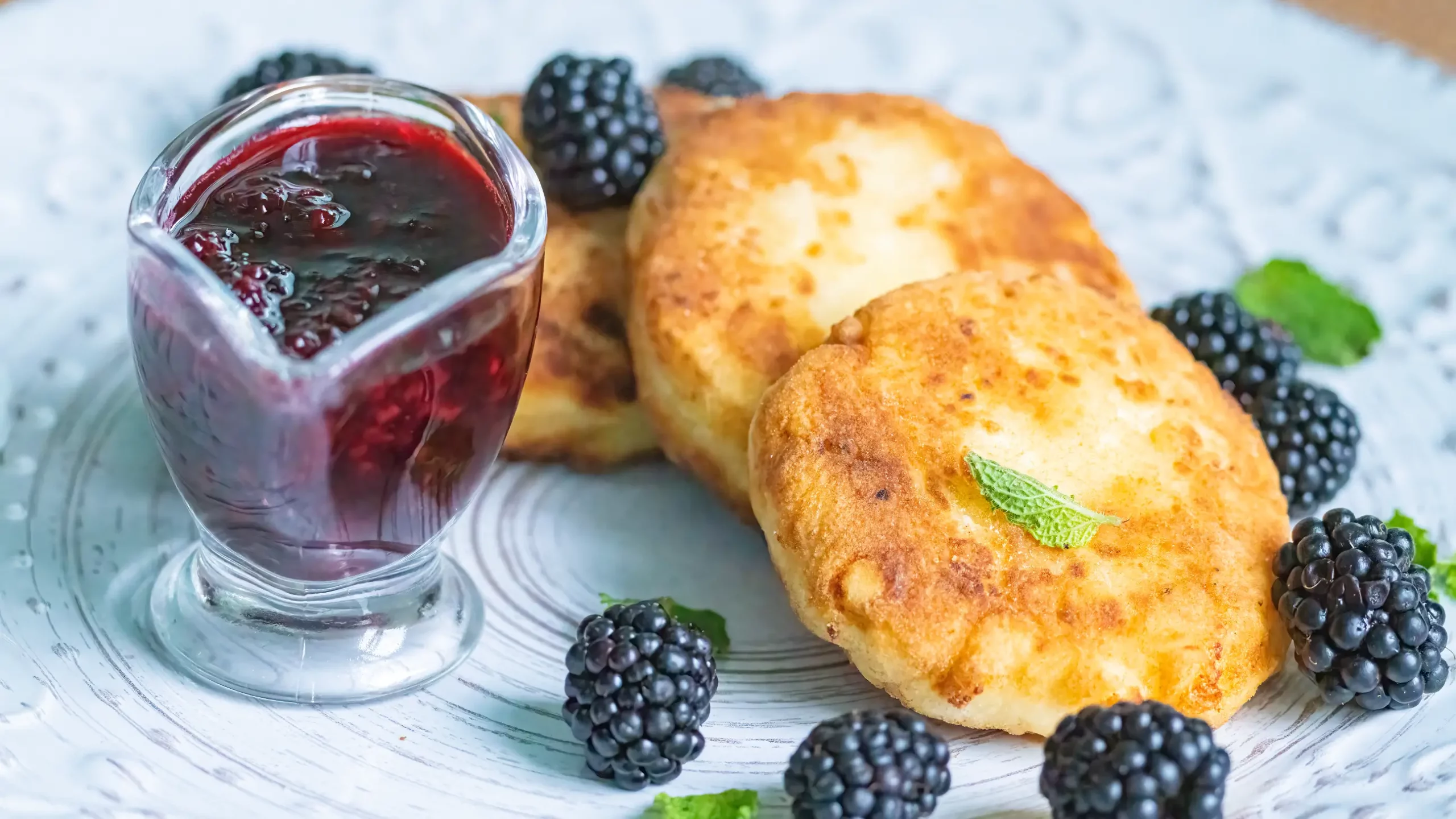 best syrnyky recipe with blackberry sauce