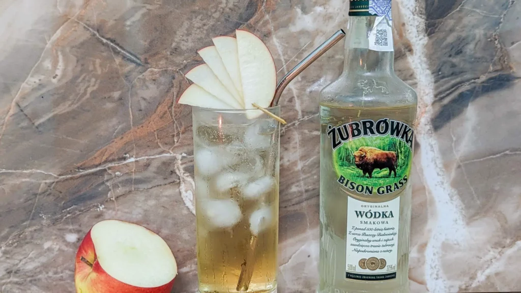 zubrowka cocktail with bison grass vodka and apple